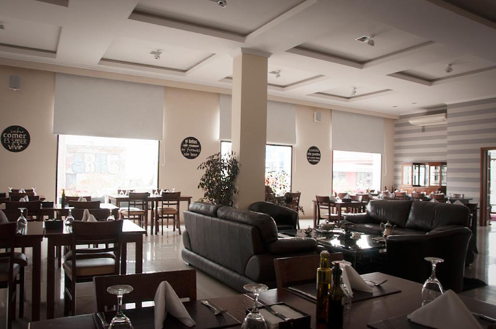 Hotel Maxim ตรินิดาด ภายนอก รูปภาพ